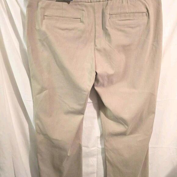 NWT St Johns Bay Womens Mid Rise  Capri Pants Tan Straight Size 12 (76-2) - Picture 11 of 11
